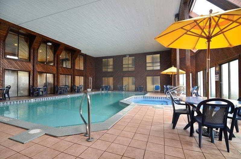 Best Western Plus Dockside Waterfront Inn Макино Сити Екстериор снимка