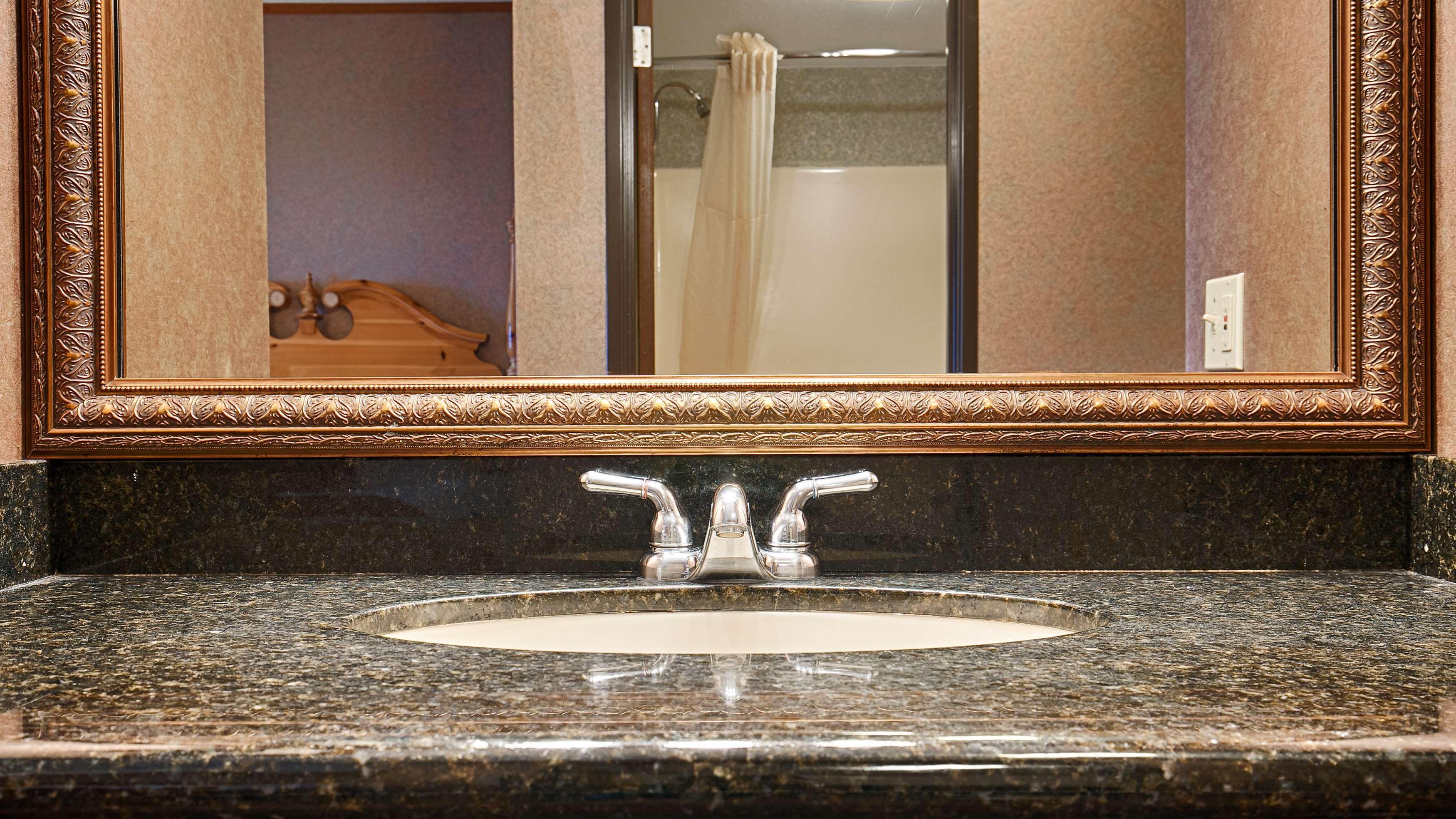 Best Western Plus Dockside Waterfront Inn Макино Сити Екстериор снимка