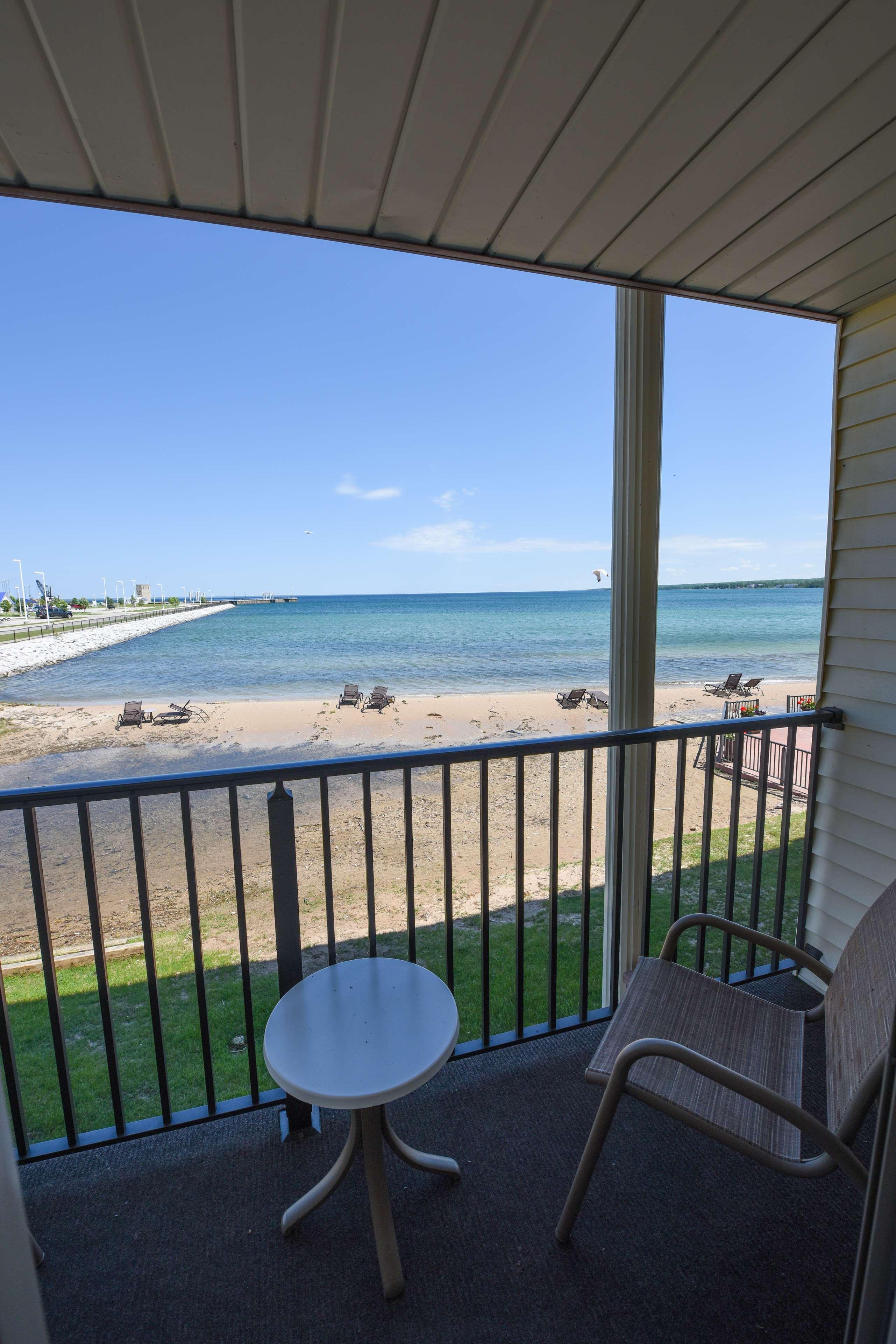 Best Western Plus Dockside Waterfront Inn Макино Сити Екстериор снимка