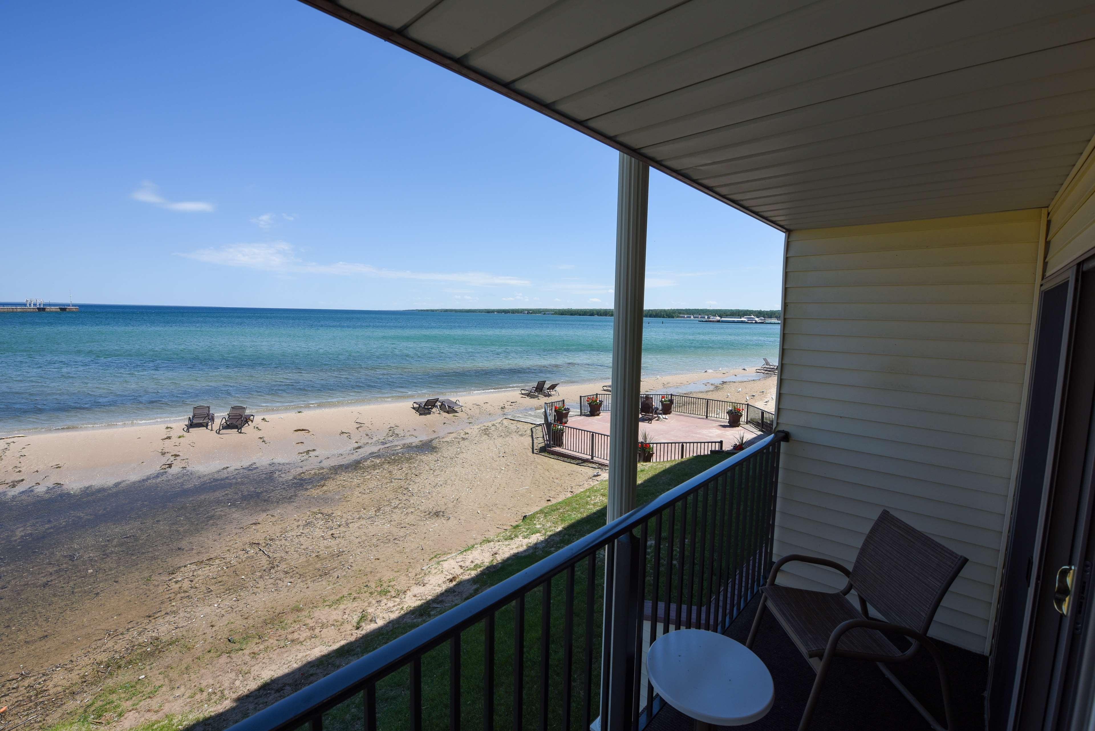 Best Western Plus Dockside Waterfront Inn Макино Сити Екстериор снимка