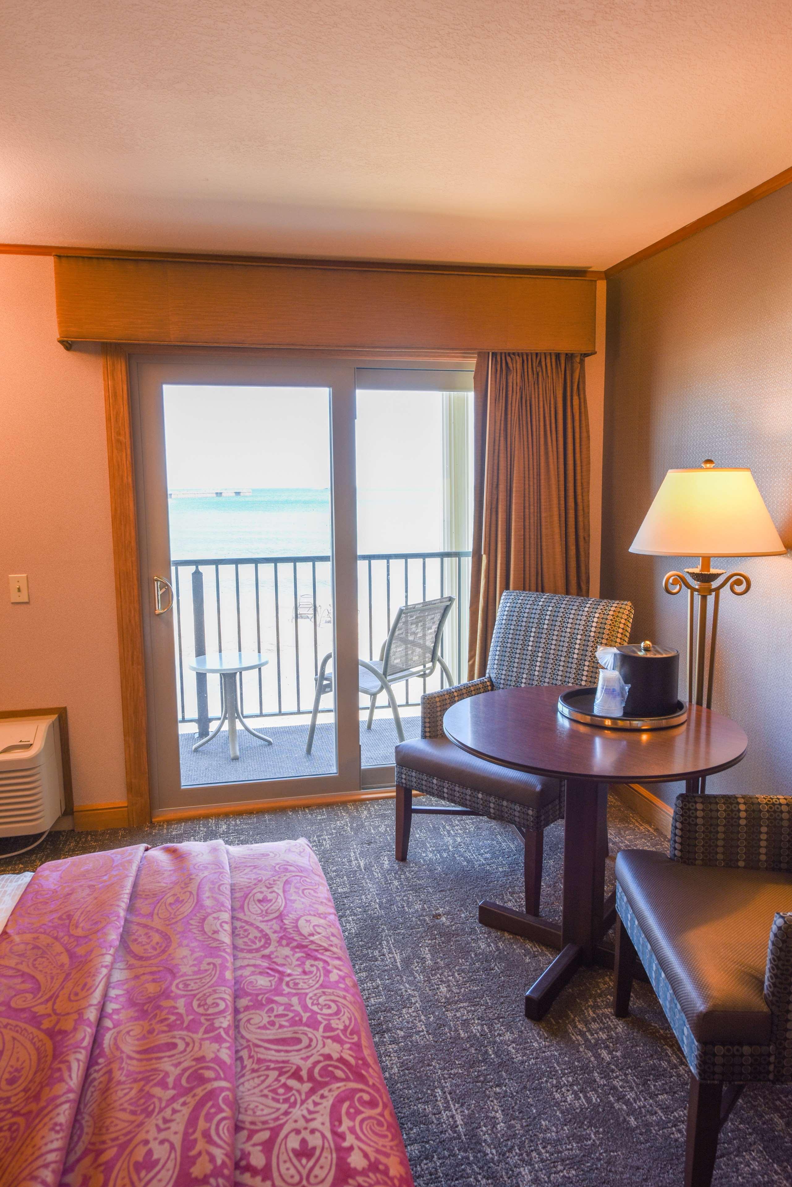 Best Western Plus Dockside Waterfront Inn Макино Сити Екстериор снимка