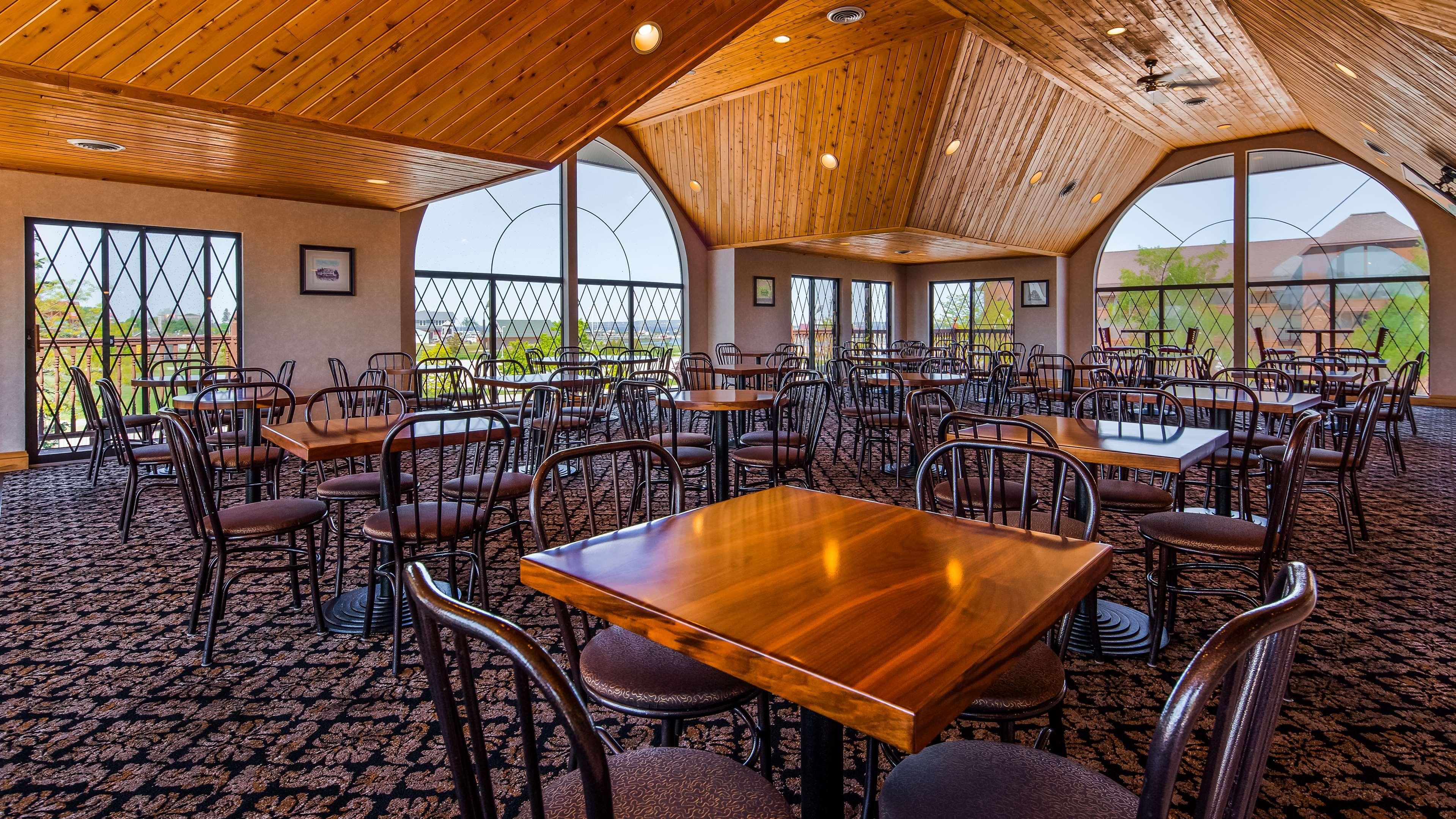 Best Western Plus Dockside Waterfront Inn Макино Сити Екстериор снимка