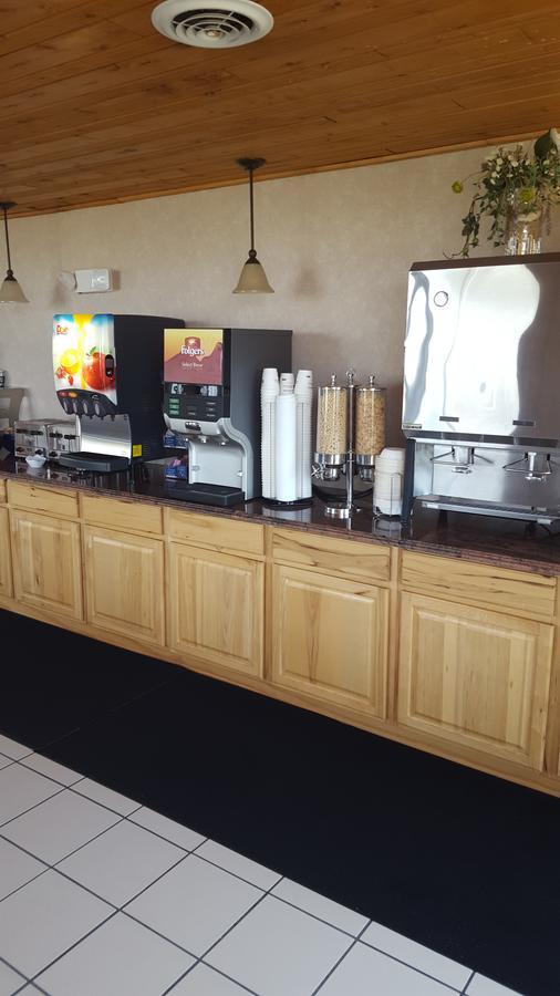 Best Western Plus Dockside Waterfront Inn Макино Сити Екстериор снимка