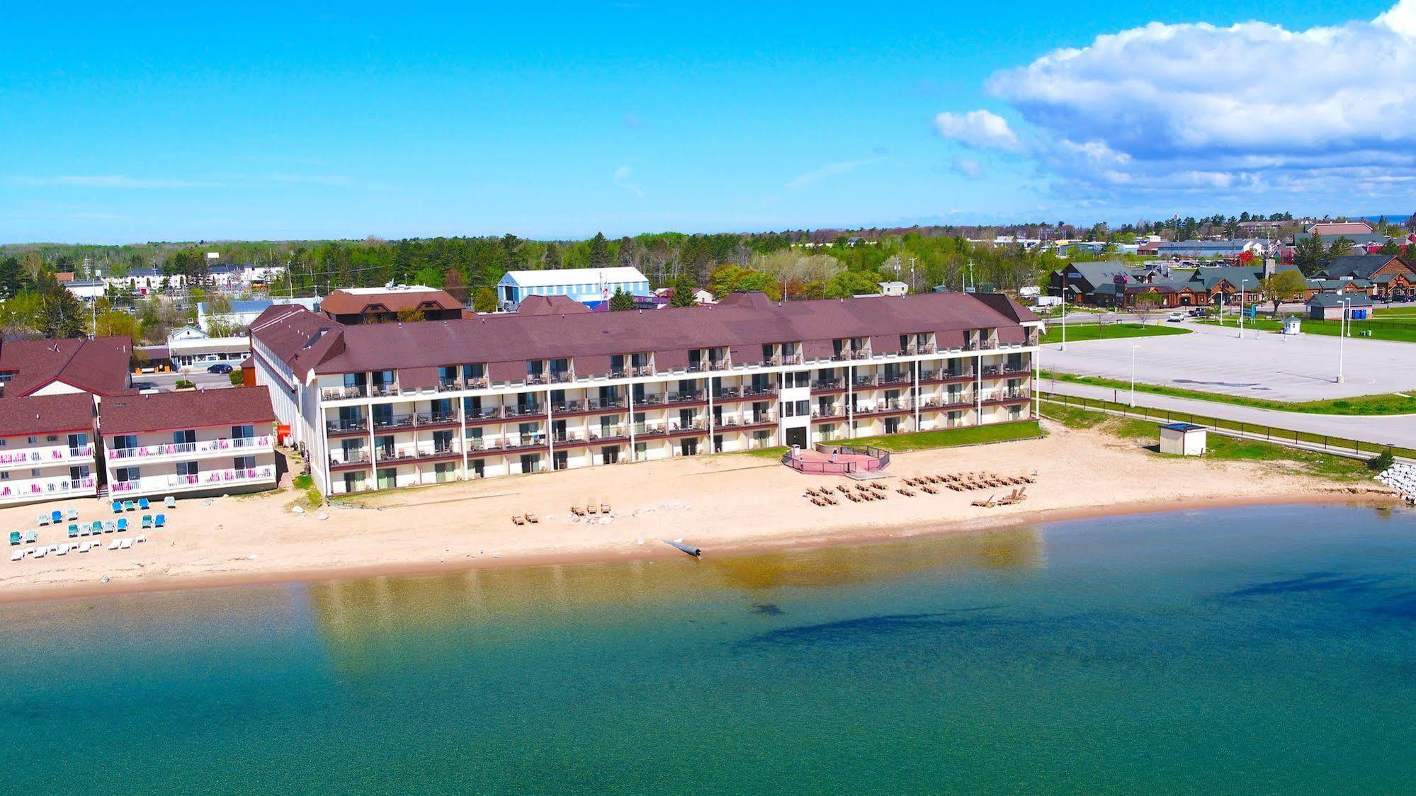 Best Western Plus Dockside Waterfront Inn Макино Сити Екстериор снимка