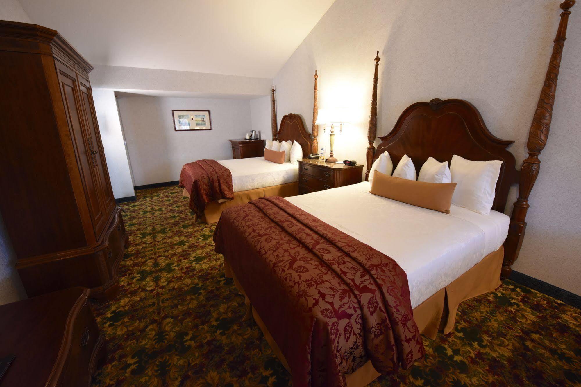 Best Western Plus Dockside Waterfront Inn Макино Сити Екстериор снимка